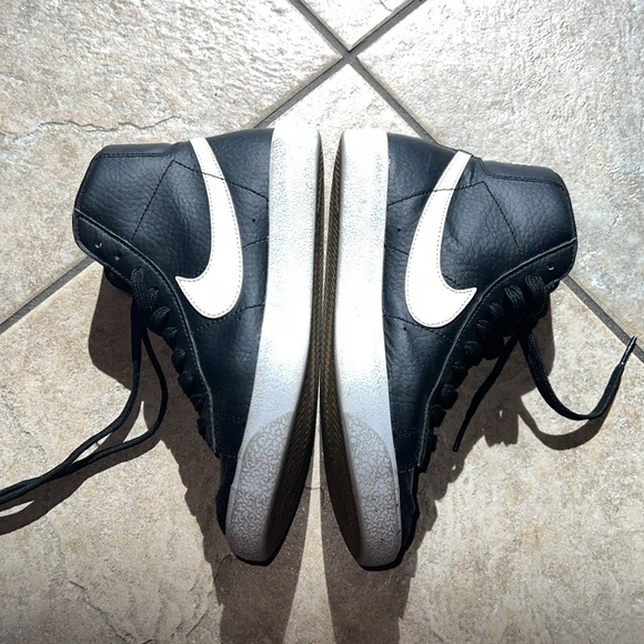 Nike - Picture 3 of 7